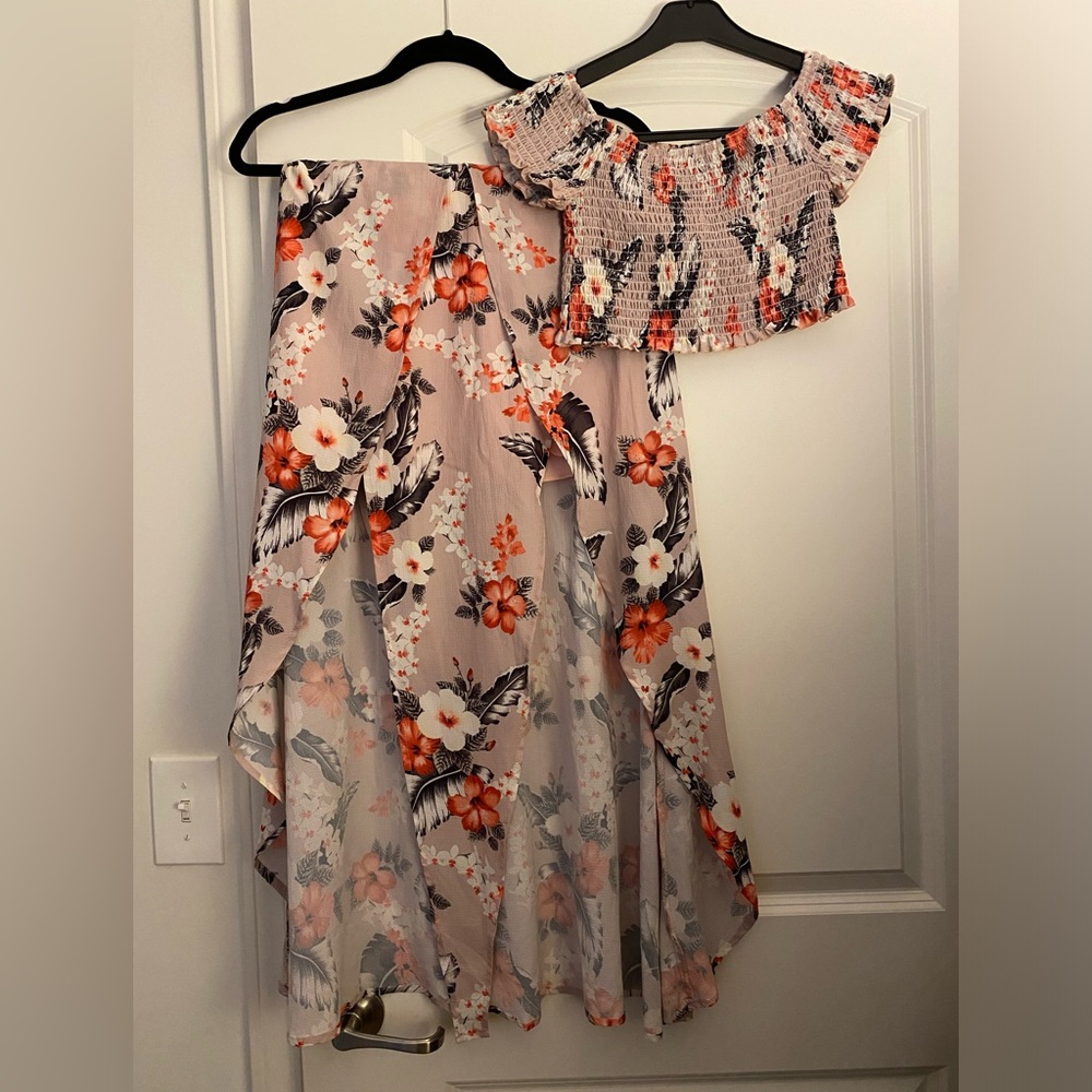 Off Shoulder Crop Top and Skirt with Slits Size XS